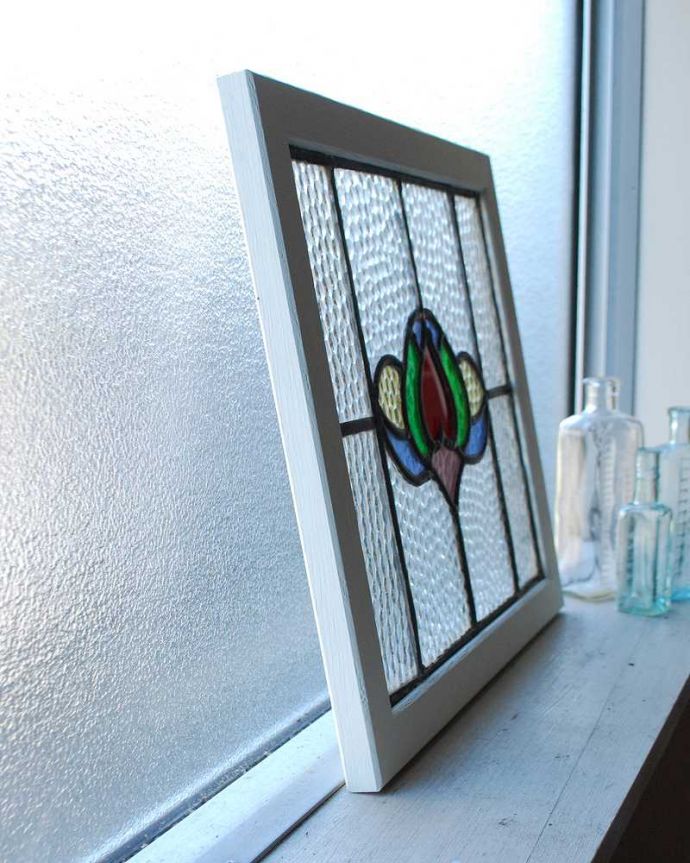 アンティーク ステンドグラス　アンティーク雑貨　カラフルなカラーガラスのモチーフ、アンティーク ステンドグラス。窓辺に立て掛けるのもいいですよ。(g-1067)