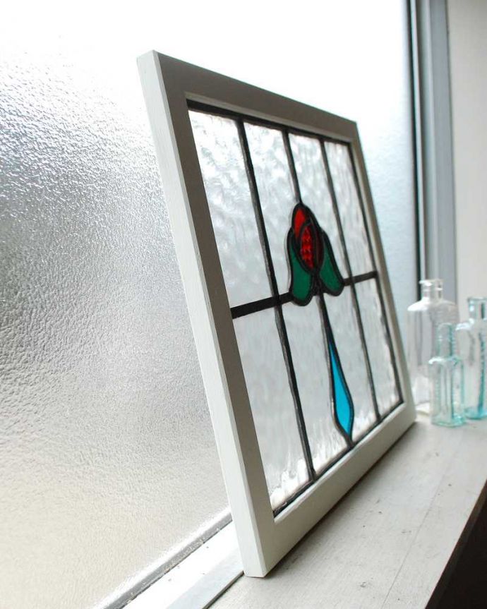 アンティーク ステンドグラス　アンティーク雑貨　真っ赤な一輪のお花が咲いたアンティーク ステンドグラス。窓辺に立て掛けるのもいいですよ。(g-1068)