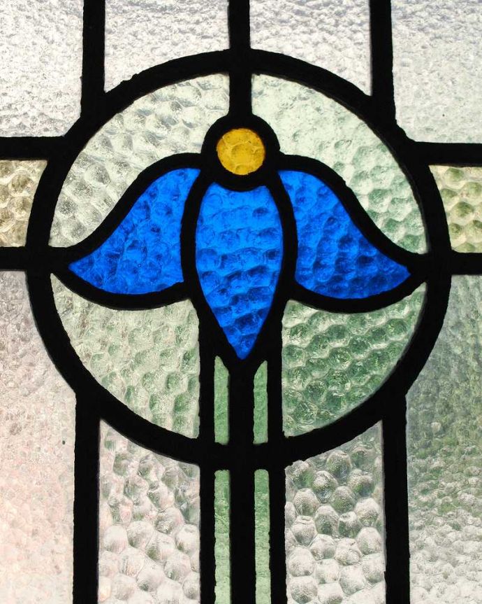 アンティーク ステンドグラス　アンティーク雑貨　鮮やかなブルーのお花がきれいなアンティークステンドグラス 。ぬくもりのあるアンティークのガラスから光が差仕込むと、お部屋がやさしい空気に包まれてとても素敵です。(g-1073)