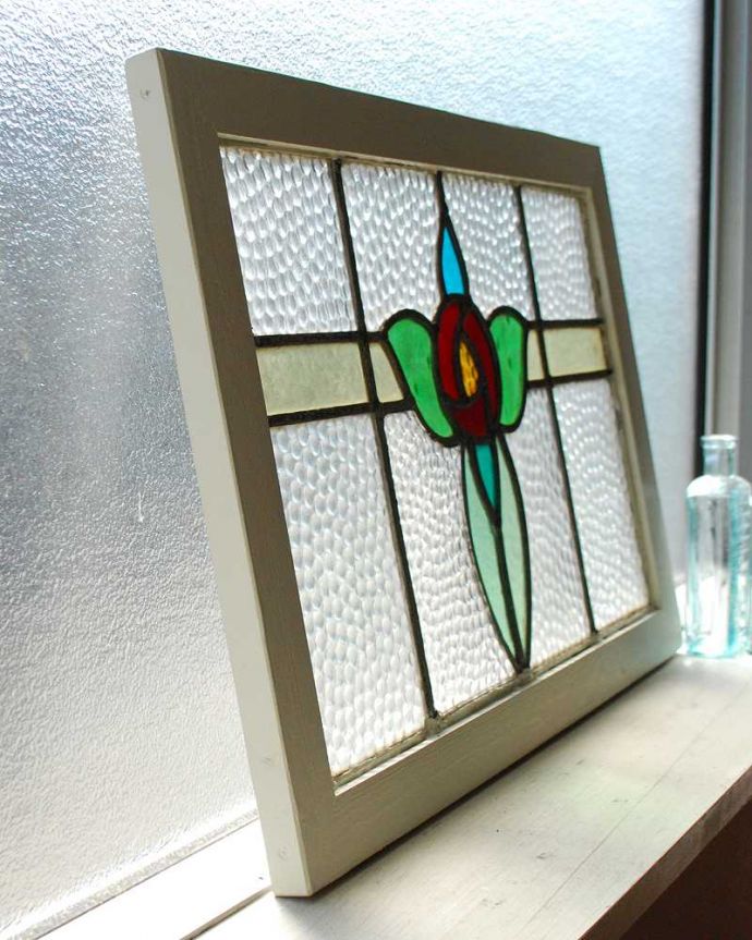 アンティーク ステンドグラス　アンティーク雑貨　ローズが華やかに咲き誇るアンティークステンドグラス。窓辺に立て掛けるのもいいですよ。(g-1094)