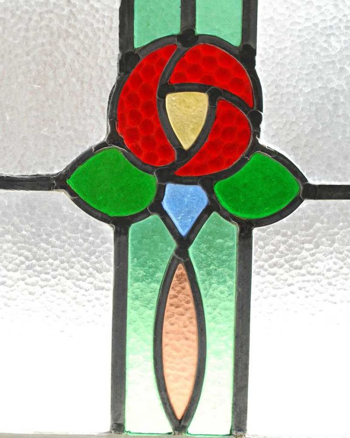 アンティーク ステンドグラス　アンティーク雑貨　正統派の美しいバラが咲き誇る英国のアンティークステンドグラス。太陽の光を通してキラキラ輝くガラスやっぱり魅力はアンティークらしい美しい模様。(g-1212)