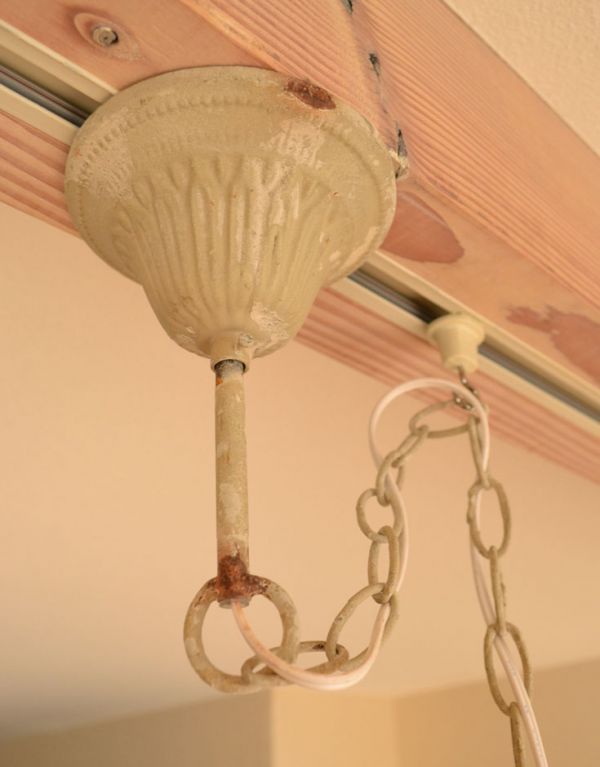 シャンデリア　照明・ライティング　アンティーク風フレンチシャンデリア1灯タイプ（WH）（Ｅ17シャンデリア球付）。天井との接続部分はカバーが付いています。(gc-170)