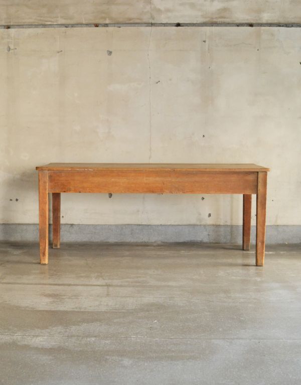 ロイドテーブル　アンティーク家具　シンプルなアンティーク家具、６〜８人掛けのダイニングテーブル。幕板がナチュラルで可愛いテーブル。(h-001-f)