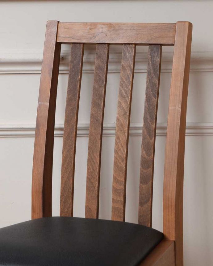 アンティーク風の椅子　アンティーク風　CHARDONNAY（シャルドネ/ボーテ）チェア（ウォルナット材）。シンプルでスッキリしたデザイン座った時にしっかり支えてくれる構造になっています。(h-002-c)