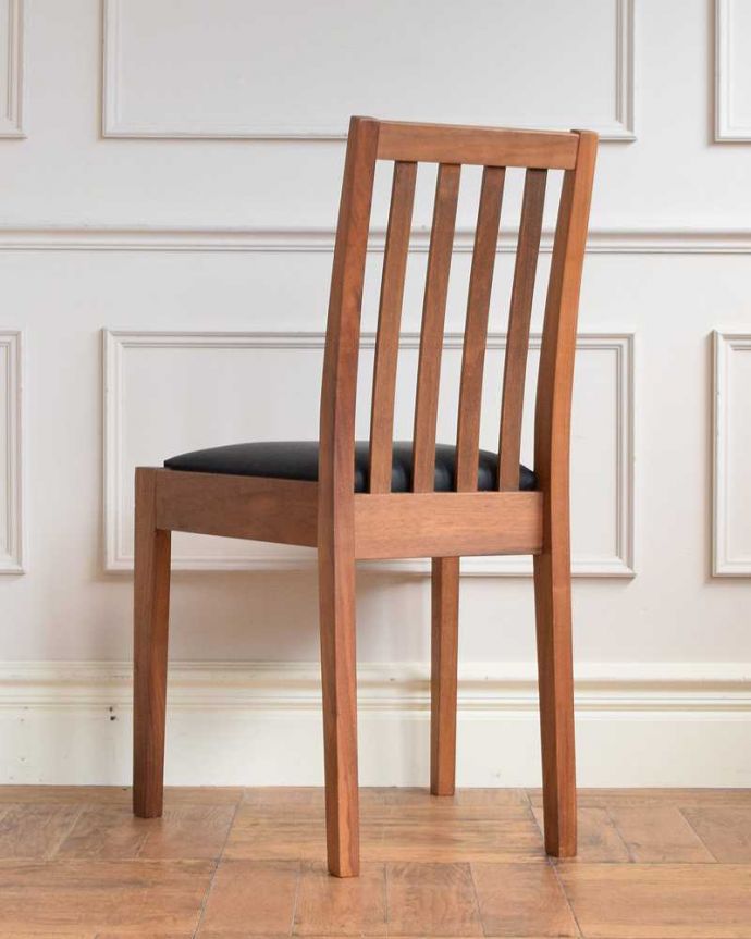 アンティーク風の椅子　アンティーク風　CHARDONNAY（シャルドネ/ボーテ）チェア（ウォルナット材）。後ろ姿にも自信アリ！後ろから見ることも多い椅子。(h-002-c)