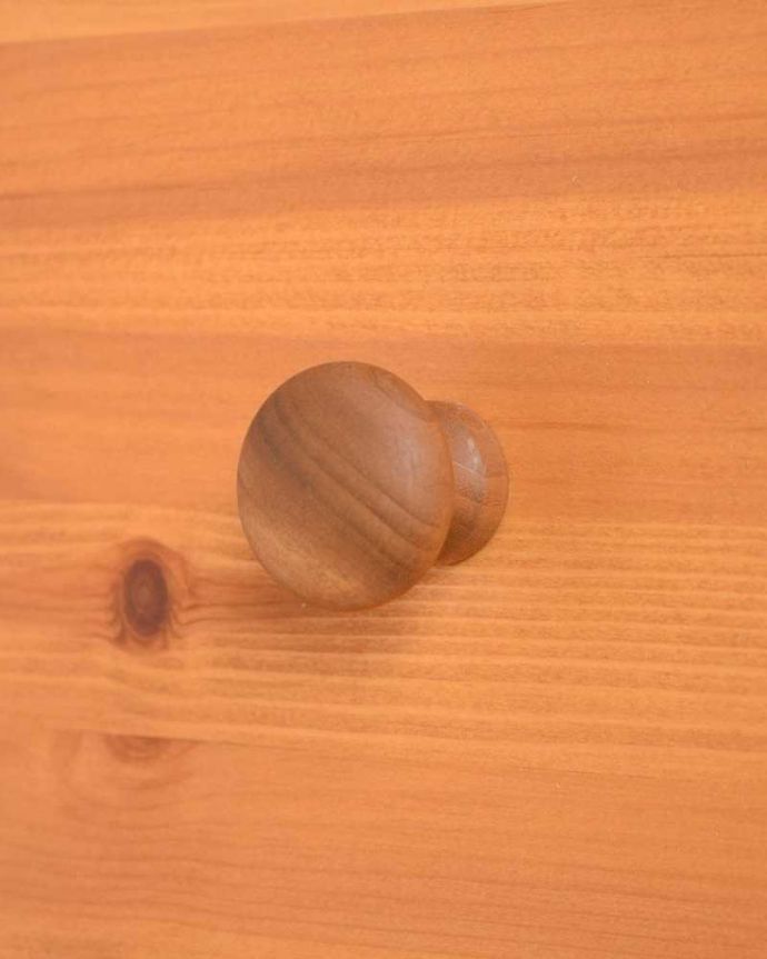 木扉のキャビネット　アンティーク風　パイン材のCHARDONNAY（シャルドネ）オープンタイプカップボード　。持ちやすい取っ手。(h-005-f)