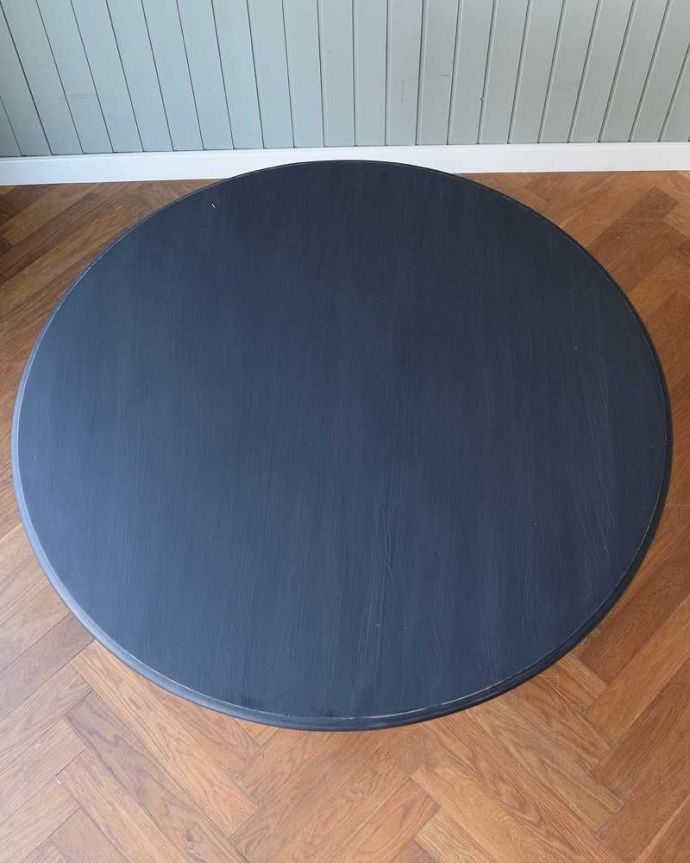 4人掛けダイニングテーブル（1ｍ20～60cm）　アンティーク風　シックなペイントがお洒落なフレンチスタイルのアンティーク風ラウンドテーブル。天板を上から見ると･･･天板の形はこんな感じです。(h-006-f)