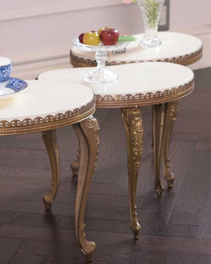 アンティークのテーブル　アンティーク家具　美しいアンティークのフレンチ家具、4台セットのキドニーネストテーブル。一緒でも、バラバラでも使い方は自由自在のアンティーク。(h-009-f)