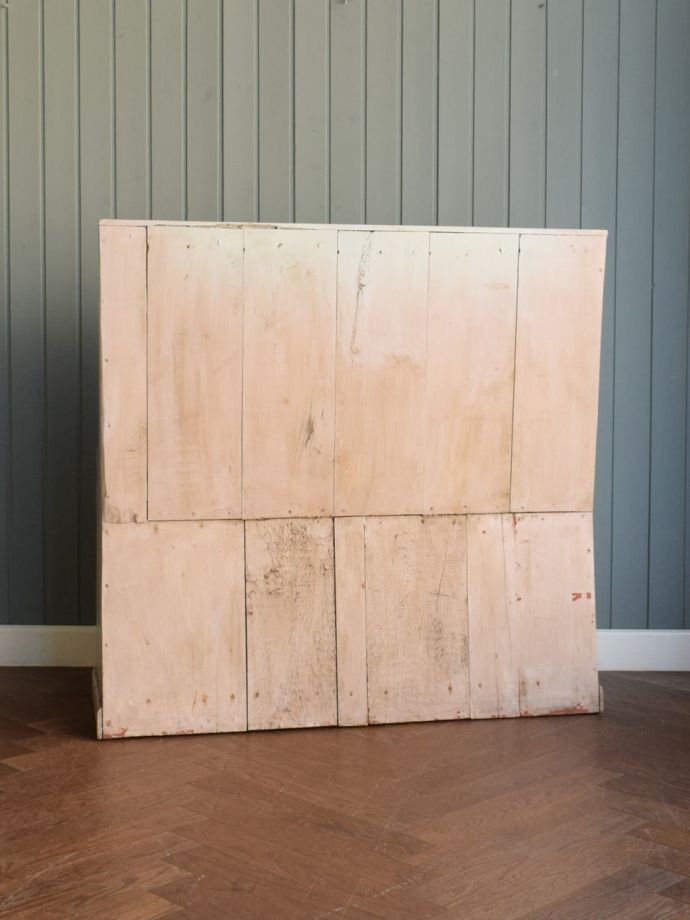 アンティークチェアの後ろ姿