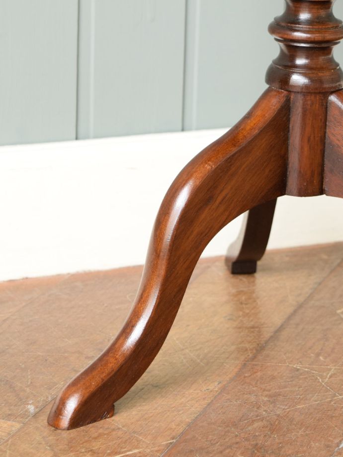 アンティークテーブルの脚