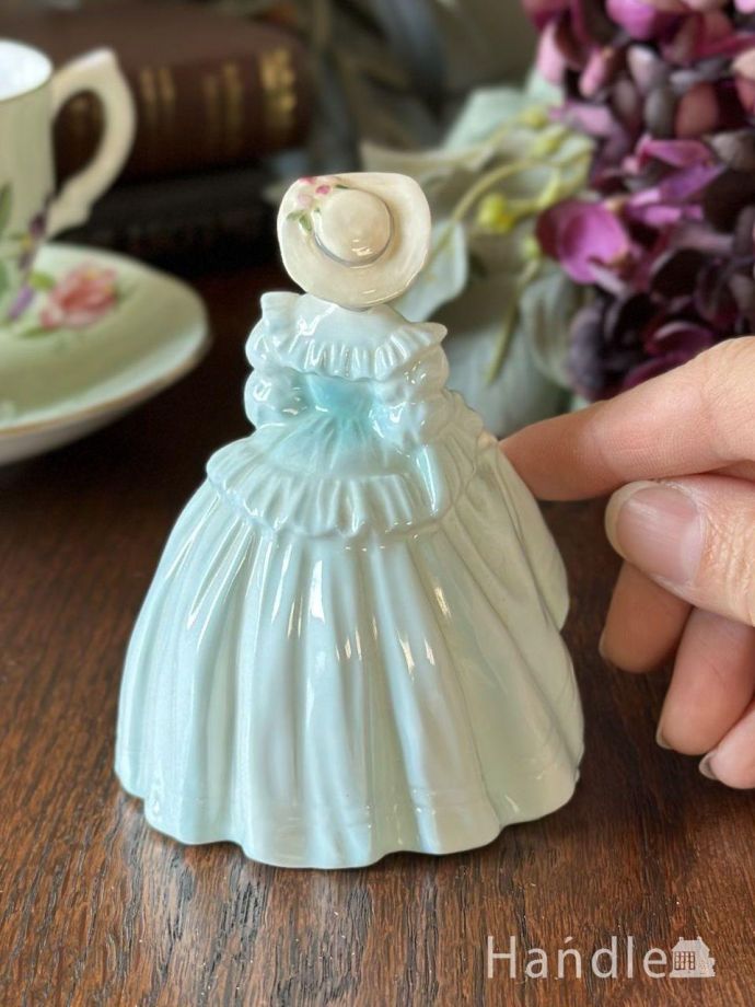 コールポート（Coalport）のフィギュリン、メヌエットシリーズの