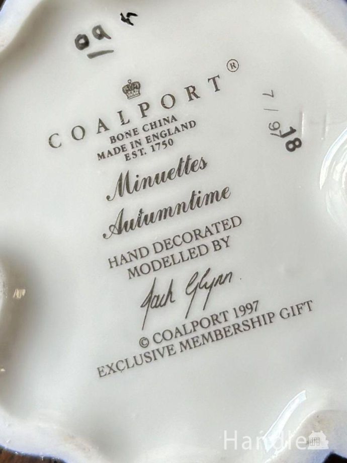 コールポート（Coalport）のフィギュリン、メヌエットシリーズの
