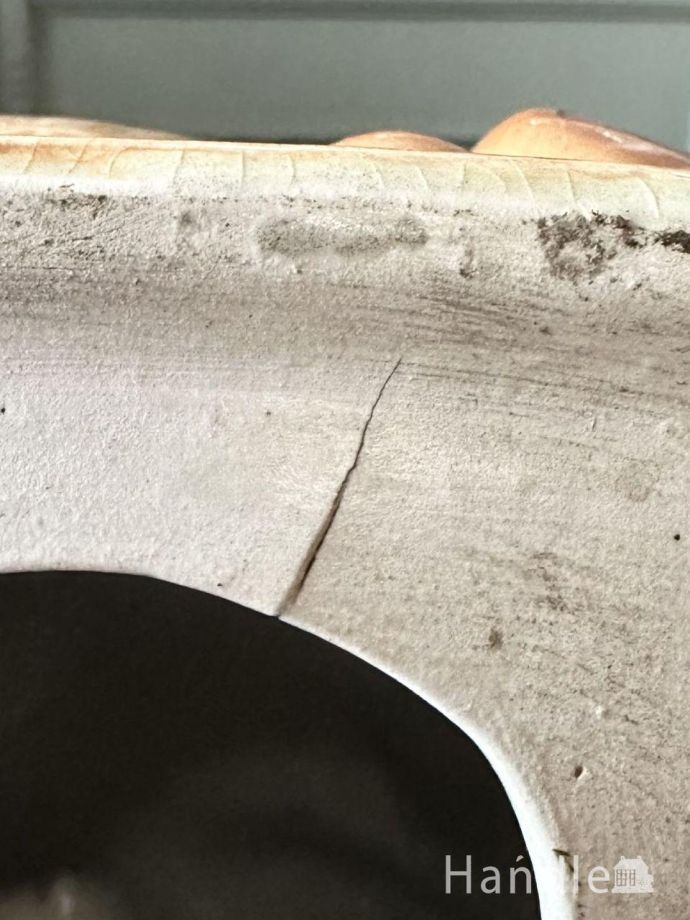 ヒビがありました。