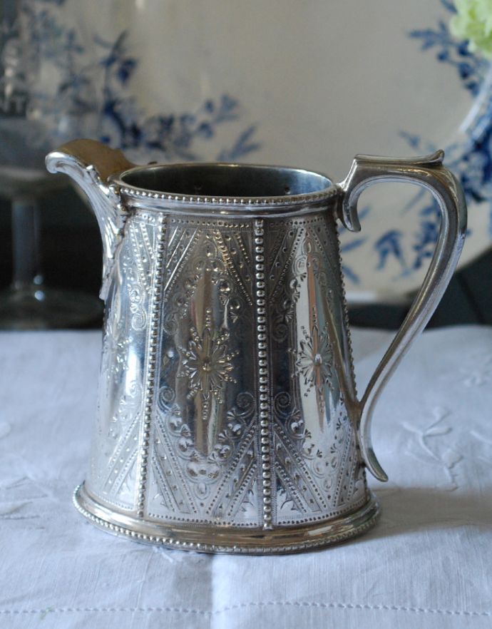 英国で見つけた銀食器、アンティークシルバーの贅沢なティーセット