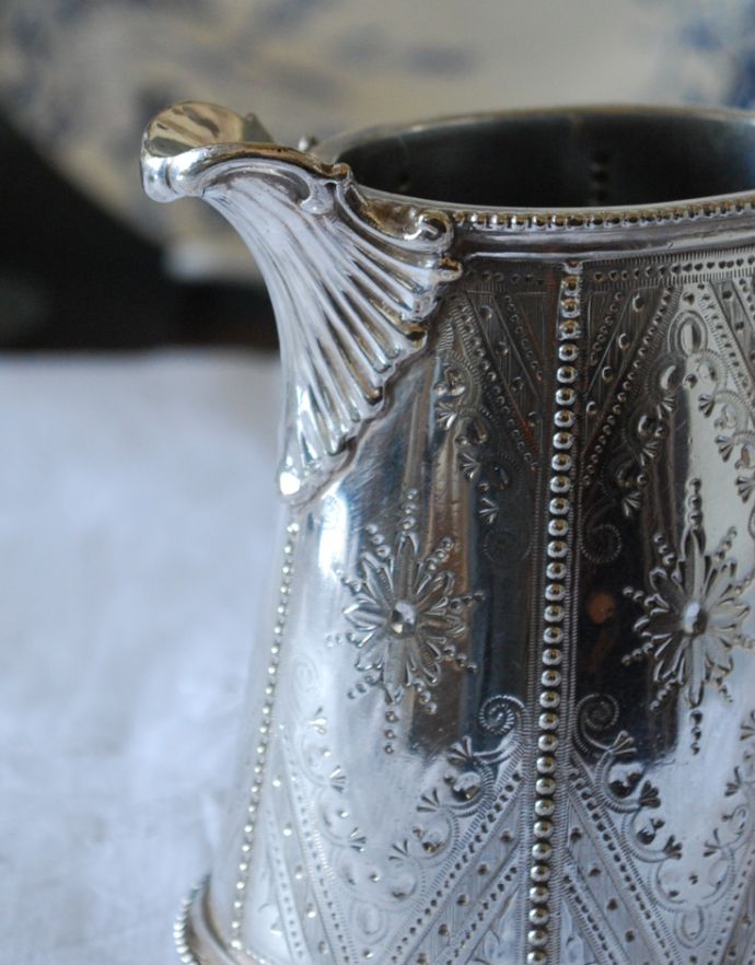 アンティーク シルバー製　アンティーク雑貨　英国で見つけた銀食器、アンティークシルバーの贅沢なティーセット。注ぎ口のデザインにも凝っています。(h-162-z)
