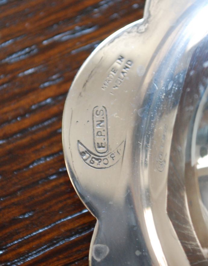 アンティーク シルバー製　アンティーク雑貨　英国の銀雑貨、持ち手付きのコンポート（アンティークシルバー）。調印が付いています。(h-167-z)