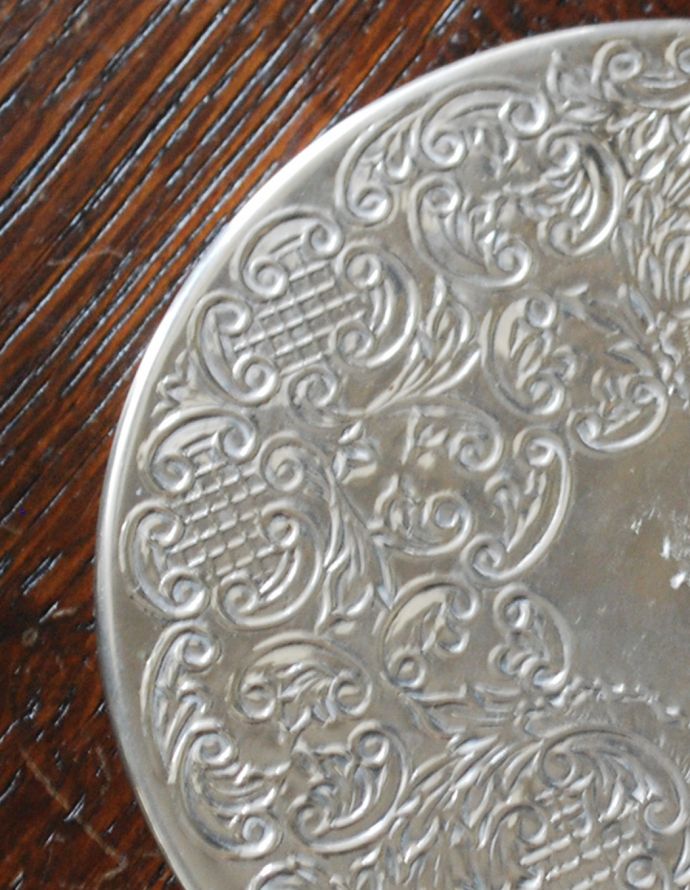 アンティーク シルバー製　アンティーク雑貨　英国の銀雑貨、アンティークシルバーのコースター。アンティークなので多少のキズ・汚れがある場合があります。(h-173-z)