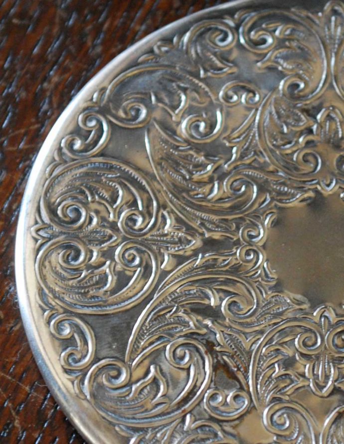 アンティーク シルバー製　アンティーク雑貨　英国の銀雑貨、装飾が美しいアンティークシルバーのコースター。美しい繊細な装飾です。(h-174-z)