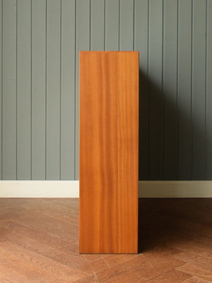 ビンテージキャビネットの側面