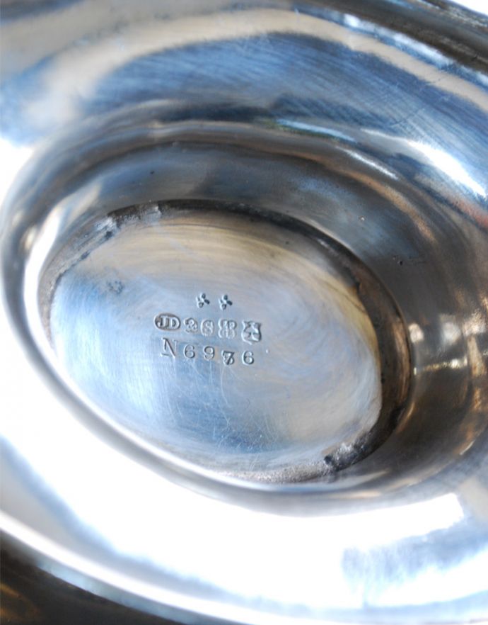 アンティーク シルバー製　アンティーク雑貨　英国で出会った銀食器、1890年代の持ち手付きのバスケット（アンティークシルバー）。調印が残っています。(h-190-z)