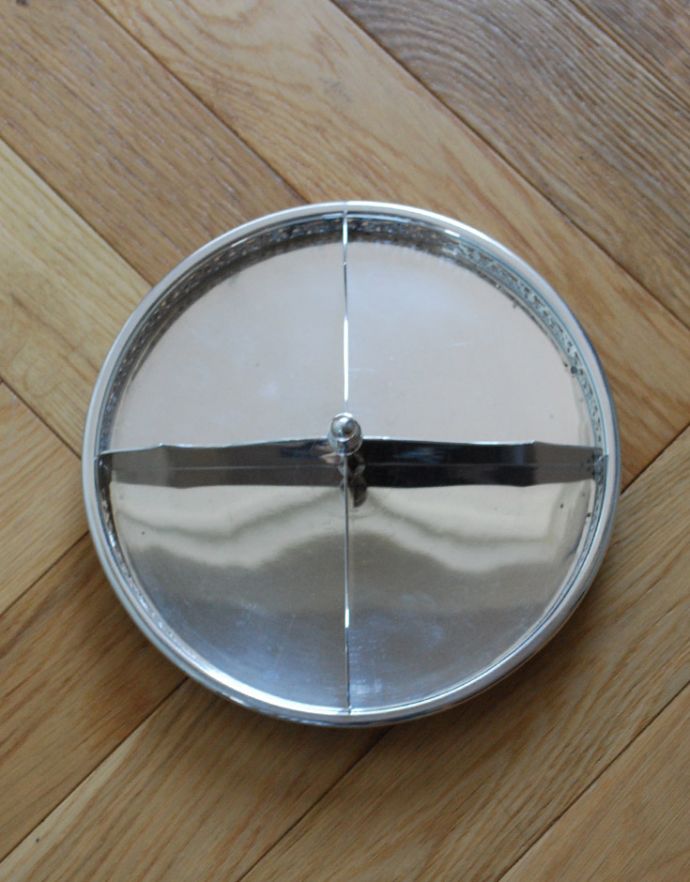 アンティーク シルバー製　アンティーク雑貨　シェフィールド製（sheffield）銀食器、仕切り付きのサンドウィッチトレイ（アンティークシルバー）。上から見るとこんな感じです。(h-193-z)