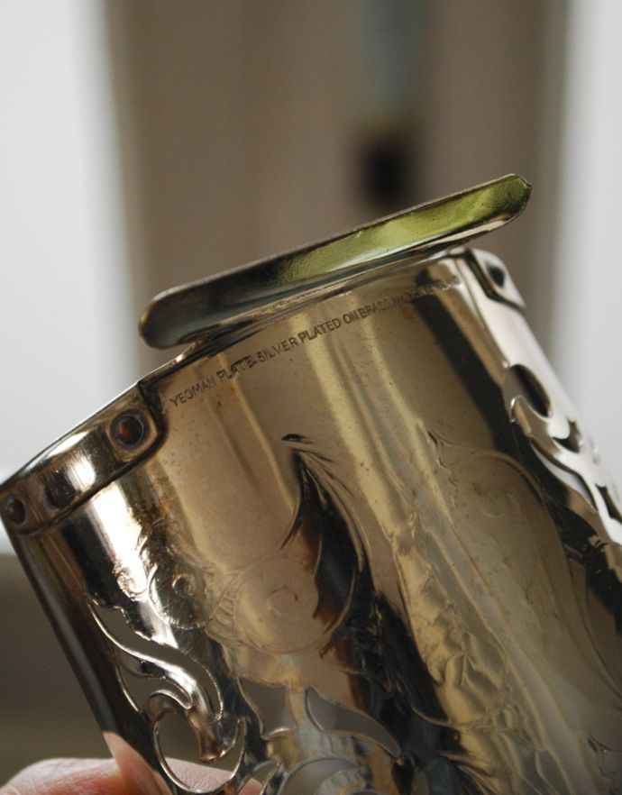 アンティーク シルバー製　アンティーク雑貨　英国の銀雑貨、クラシカルな装飾が美しいビスケットバスケット（アンティークシルバー）。調印が残っています。(h-196-z)
