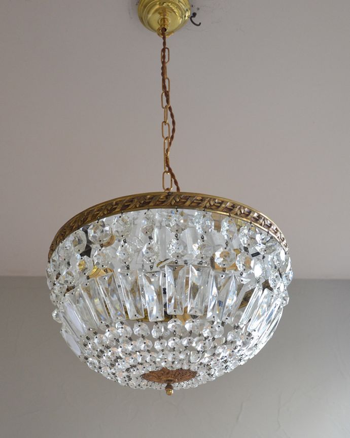 シャンデリア　照明・ライティング　フランス輸入のアンティークシャンデリア（3灯）（Ｅ17シャンデリア球付）。真鍮のカバー付きです。(h-322-z)