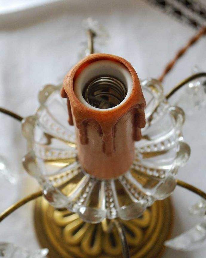 スタンドライト　照明・ライティング　フランスアンティークの真鍮製テーブルシャンデリア（Ｅ17シャンデリア球付）。安心してお使いくださいアンティークらしい蝋燭が垂れているような蝋管です。(h-335-z)