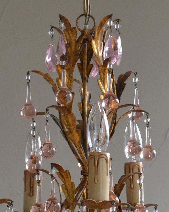 ガラスパーツのシャンデリア　照明・ライティング　フランス輸入のアンティークシャンデリア(5灯)（Ｅ17シャンデリア球付） 。植物をモチーフにしたエレガントなデザインです。(h-344-z)