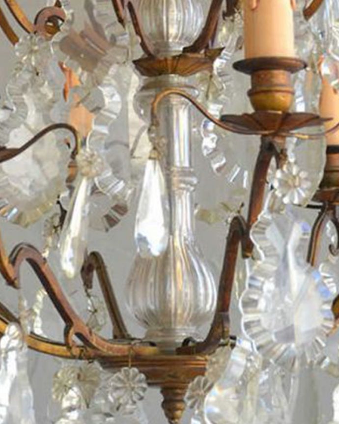 シャンデリア　照明・ライティング　ビーズが煌くフランスのアンティークシャンデリア(8灯)（Ｅ17シャンデリア球付） 。。(h-347-z)