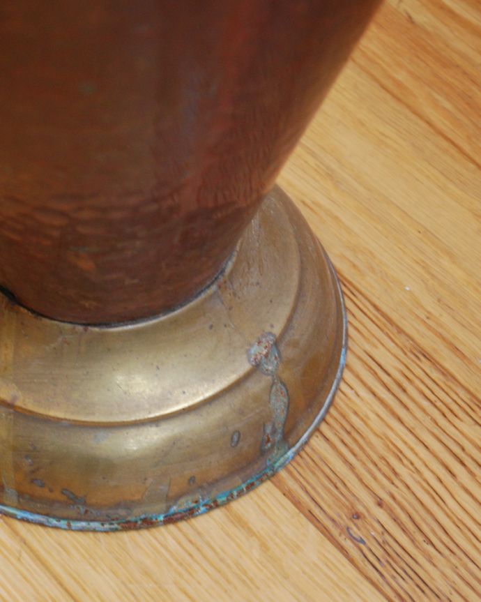 シルバーのテーブルウェア　アンティーク雑貨　コッパー（銅製）のアンティークアンブレラスタンド、フランスで見つけた傘たて。キズや汚れがありますが、使用上は問題ありません。(h-352-z)
