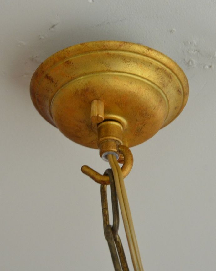 シャンデリア　照明・ライティング　フランスで見つけたアンティーク風のシャンデリア（6灯）（Ｅ17シャンデリア球） 。カバーも付いています。(h-391-z)