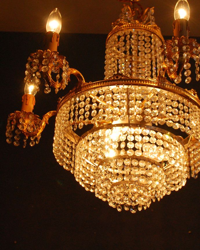 シャンデリア　照明・ライティング　ガラスのビーズがキラキラ輝くフランスアンティークのシャンデリア（Ｅ17シャンデリア球9個付）。。(h-726-z)