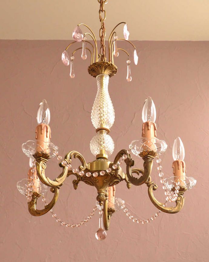 シャンデリア　照明・ライティング　ピンクのガラスが可愛いアンティークの5灯シャンデリア。。(h-758-z)