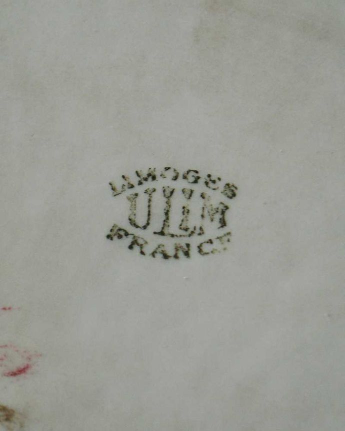 アンティーク 陶磁器の雑貨　アンティーク雑貨　フランスで見つけた華やかなリモージュのジュエリーケース。裏側には品質の証製造メーカー保証の意味がこもった窯印、ポーセリンマークがあります。(h-785-z)