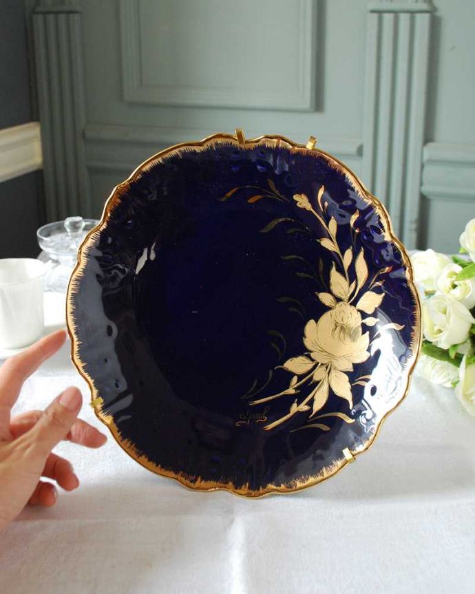 アンティーク 陶磁器の雑貨　アンティーク雑貨　深いブルーが美しいフランスリモージュのアンティークプレート。飾って使って楽しむアンティーク実用的に一番使いやすいサイズ。(h-795-z)