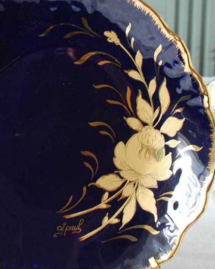 アンティーク 陶磁器の雑貨　アンティーク雑貨　深いブルーが美しいフランスリモージュのアンティークプレート。金彩がキラキラ輝くリモージュ驚くほどにキラキラ輝く美しさのリモージュ。(h-795-z)