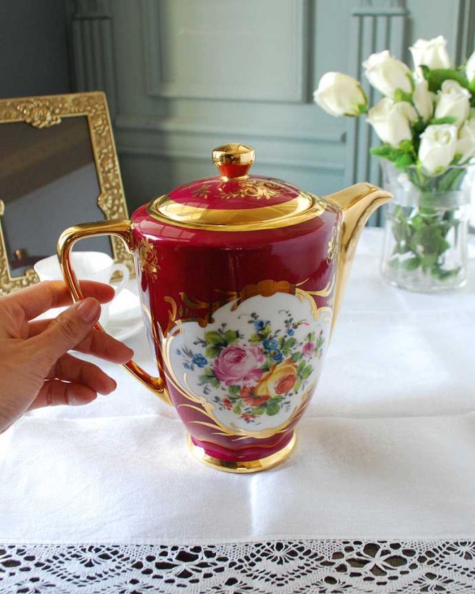 アンティーク 陶磁器の雑貨　アンティーク雑貨　薔薇が咲きほこるフランスリモージュのアンティークティーポット。自分だけの使い方で使ってみましょうたっぷり紅茶が注げるサイズ。(h-806-z-1)