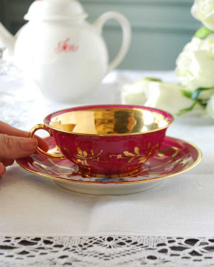 アンティーク 陶磁器の雑貨　アンティーク雑貨　金色が豪華なフランスリモージュのアンティークカップ＆ソーサー。お茶の時間をもっと優雅に･･･眺めているだけじゃもったいないので、実用的に使って下さい。(h-806-z-7)