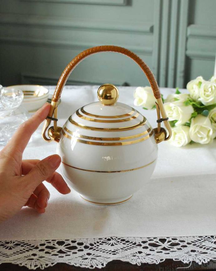 アンティーク 陶磁器の雑貨　アンティーク雑貨　フランスで見つけたアールデコのアンティークシュガーポット。お茶の時間をもっと優雅に･･･眺めているだけじゃもったいないので、実用的に使って下さい。(h-810-z-2)
