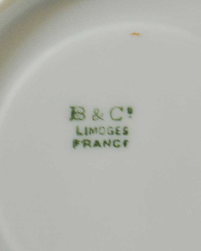 アンティーク 陶磁器の雑貨　アンティーク雑貨　フランスで見つけたアールデコのアンティークソーサー。裏側には品質の証製造メーカー保証の意味がこもった窯印、ポーセリンマークがあります。(h-810-z-5)