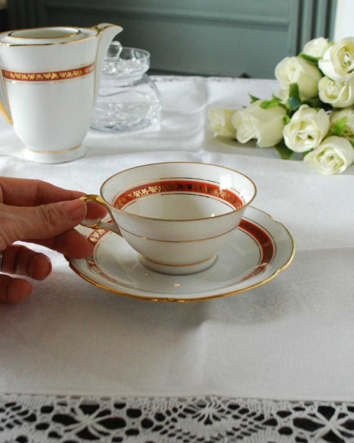 アンティーク 陶磁器の雑貨　アンティーク雑貨　フランスで見つけたリモージュのアンティークカップ＆ソーサー。お茶の時間をもっと優雅に･･･眺めているだけじゃもったいないので、実用的に使って下さい。(h-811-z-3)