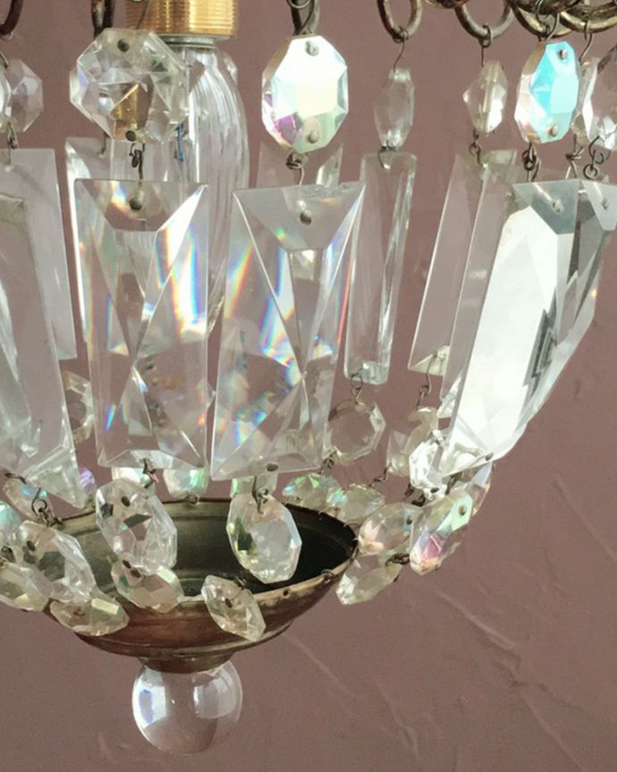 シャンデリア　照明・ライティング　フランスのアンティークシャンデリア（1灯・Ｅ17シャンデリア球付）。ガラスパーツが1個足りません1カ所だけガラスのパーツが足りなかったのでSALE価格になっています。(h-815-z)