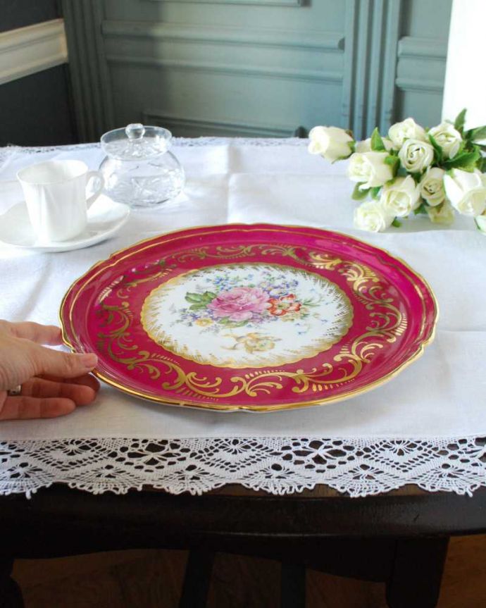 アンティーク 陶磁器の雑貨　アンティーク雑貨　薔薇×金彩が華やかな、フランスリモージュのアンティークプレート。飾って使って楽しむアンティーク実用的に一番使いやすいサイズ。(h-822-z)