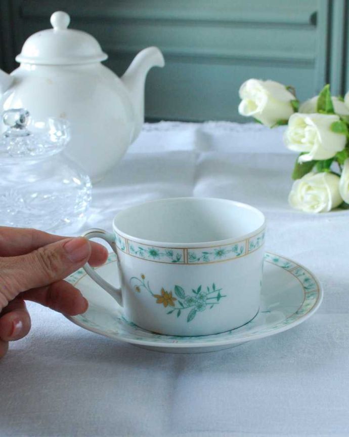 アンティーク 陶磁器の雑貨　アンティーク雑貨　フランスで出会ったベナルドのアンティークカップ＆ソーサー（リモージュ)。お茶の時間をもっと優雅に･･･眺めているだけじゃもったいないので、実用的に使って下さい。(h-829-z)