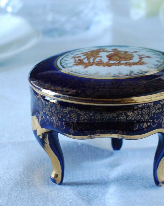 アンティーク 陶磁器の雑貨　アンティーク雑貨　フランスリモージュ（Limoges）深いブルーが美しいアクセサリーケース。普段の生活に華を添えてくれるアンティークアクセサリーや小物入れにオススメです。(h-839-z)
