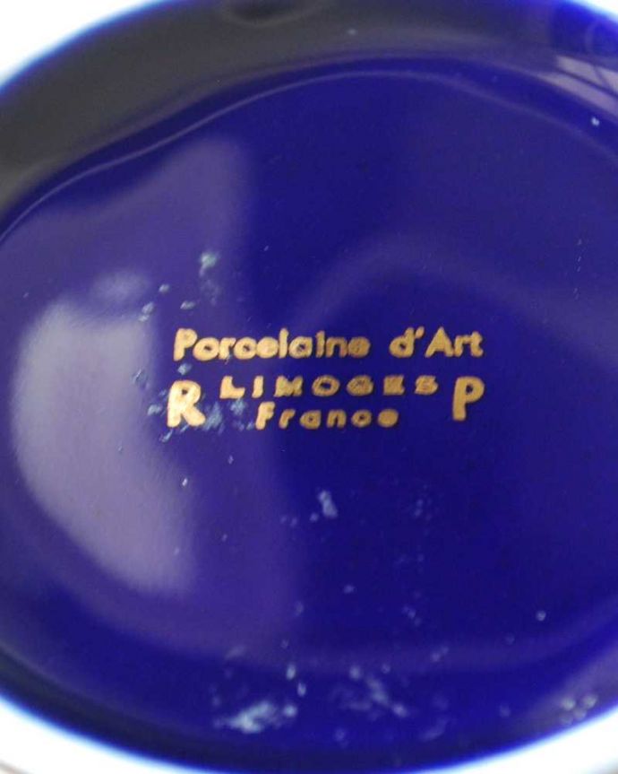 アンティーク 陶磁器の雑貨　アンティーク雑貨　フランスから到着した美しいリモージュのアンティークフラワーベース。裏側にポーセリンマーク製造メーカー保証の意味がこもった窯印、こんなポーセリンマークがあります。(h-844-z)