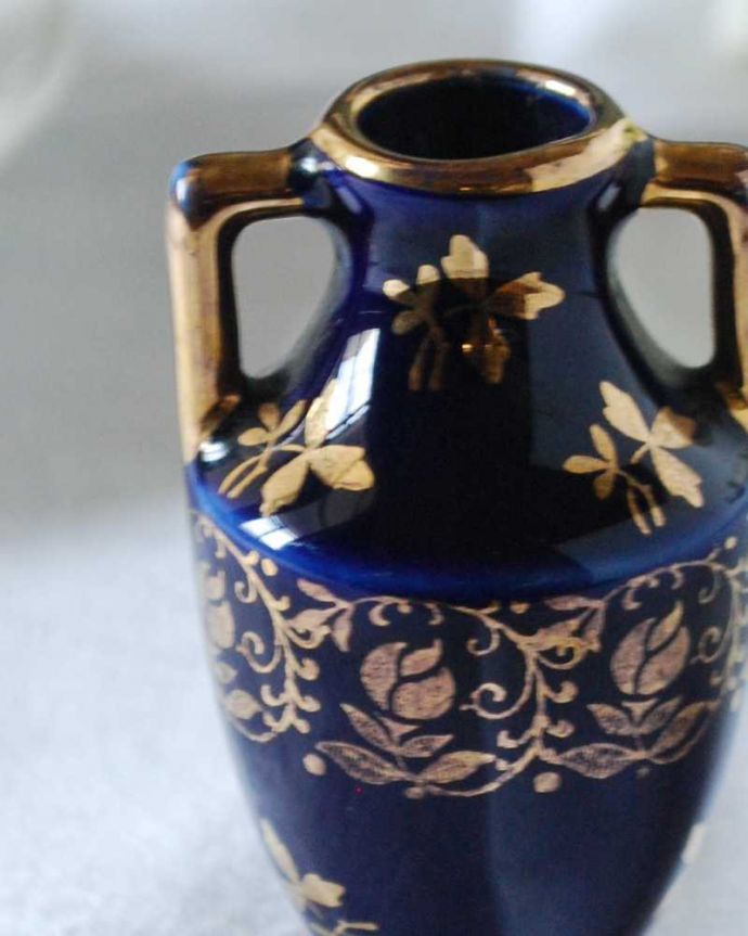 アンティーク 陶磁器の雑貨　アンティーク雑貨　フランスで見つけた小さな花瓶のかたちをしたアンティークオブジェ。普段の生活に華を添えてくれるアンティーク金彩がキラキラ輝く美しいアンティークのオブジェ。(h-845-z)