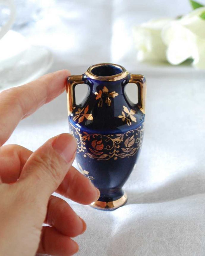 アンティーク 陶磁器の雑貨　アンティーク雑貨　フランスで見つけた小さな花瓶のかたちをしたアンティークオブジェ。絵になる美しさ何も入れなくても、絵になる美しいフォルム。(h-845-z)