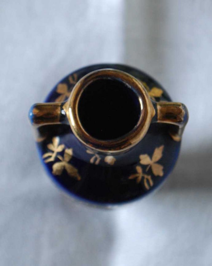 アンティーク 陶磁器の雑貨　アンティーク雑貨　フランスで見つけた小さな花瓶のかたちをしたアンティークオブジェ。上から見るとこんな感じです。(h-845-z)